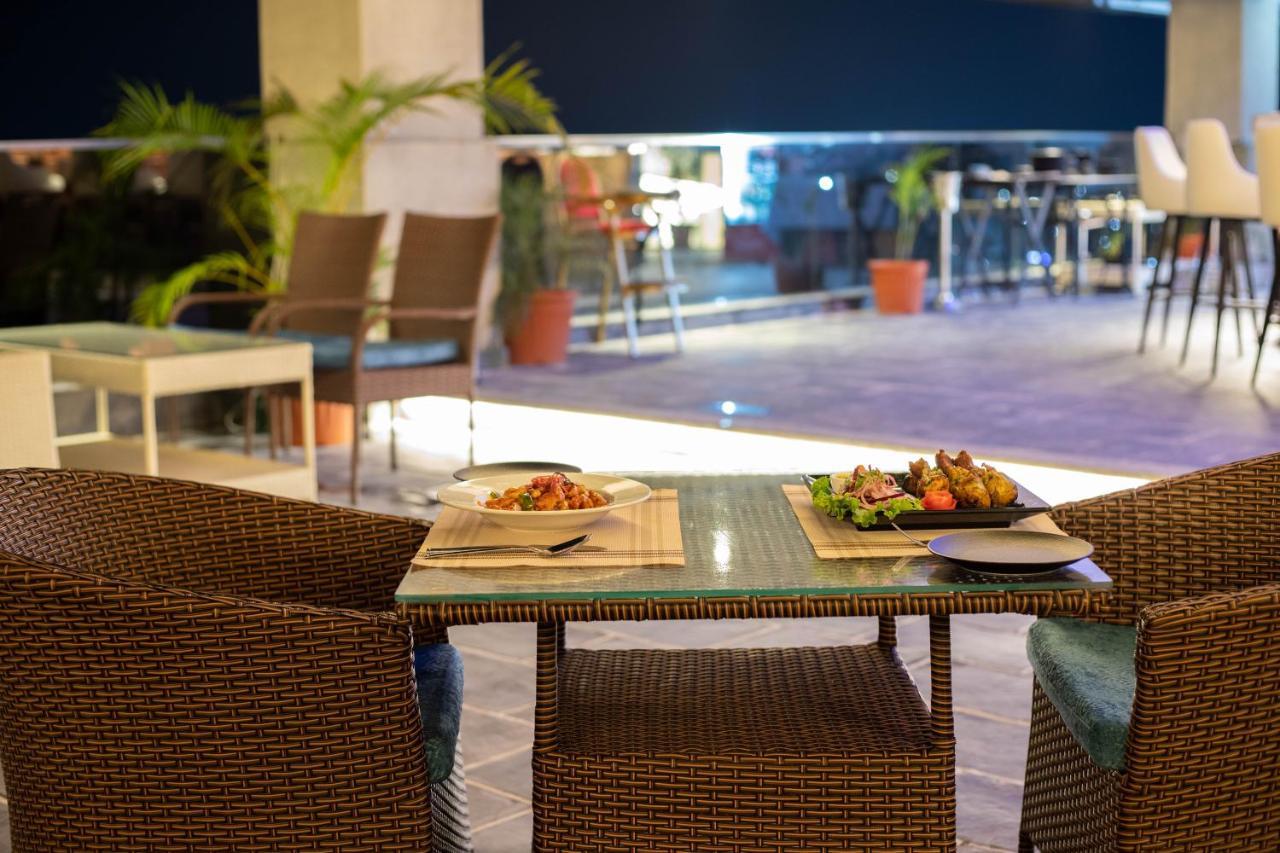 Hotel Siraichuli Читван Экстерьер фото