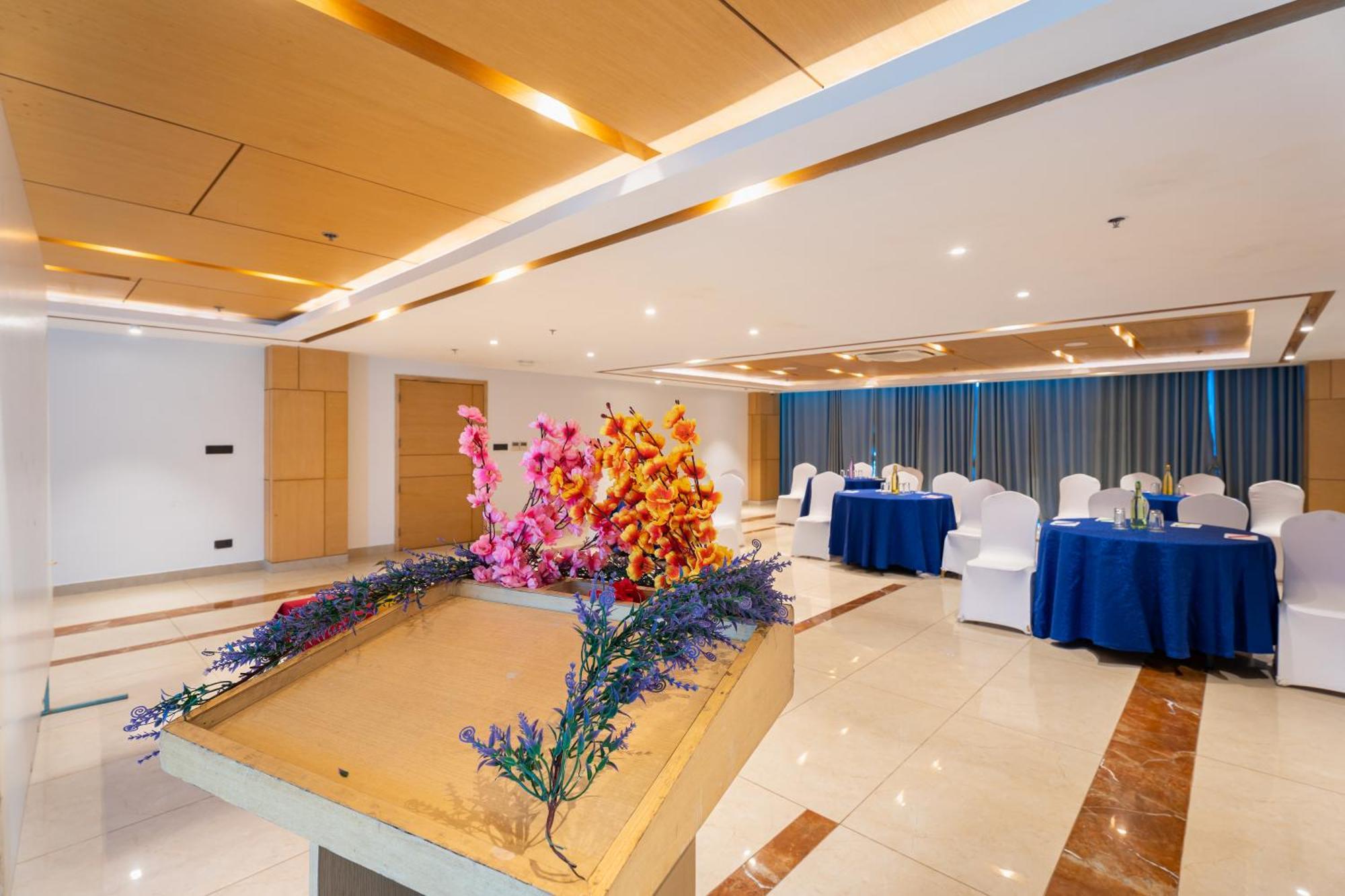 Hotel Siraichuli Читван Экстерьер фото